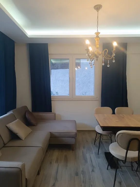 Квартира с бассейном и собственным полисадником