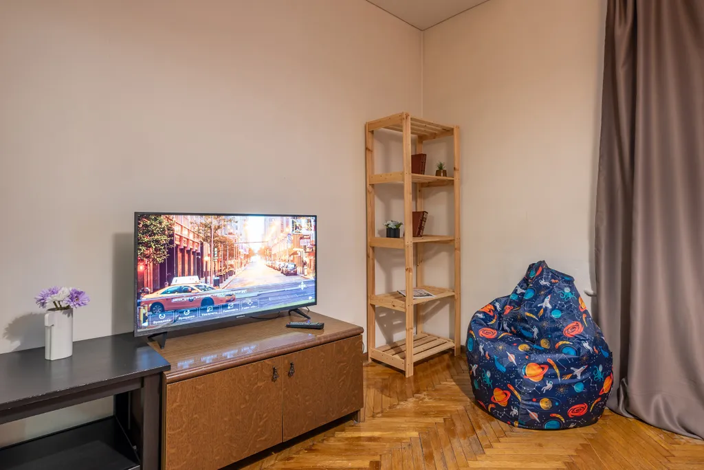 Квартира Двухкомнатная квартира на Патриарших прудах — Москва