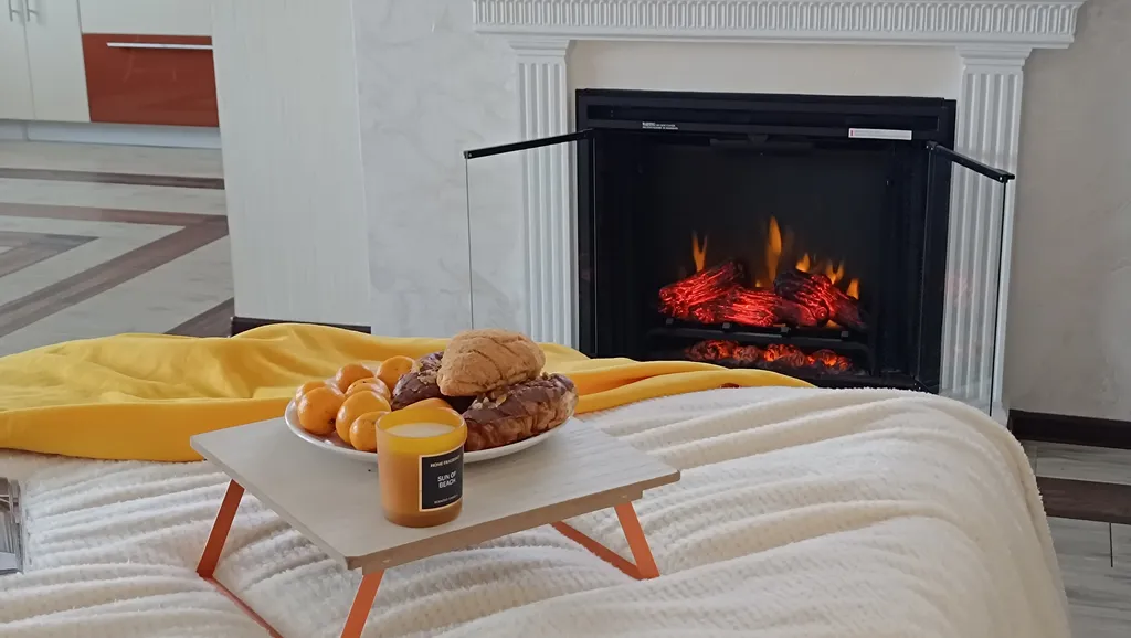 Квартира с камином и большой столовой комфорт-класса