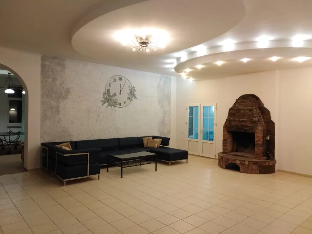 Уютный коттедж с бассейном на берегу реки Волга