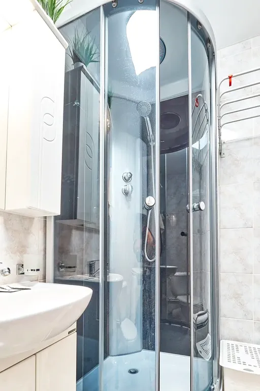 Стильная студия с красивым видом на город