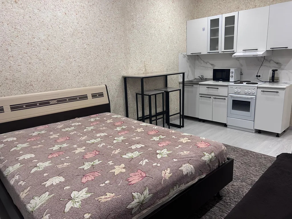 Квартира Современная студия рядом с ТЦ Аура — аренда посуточно в Сургут