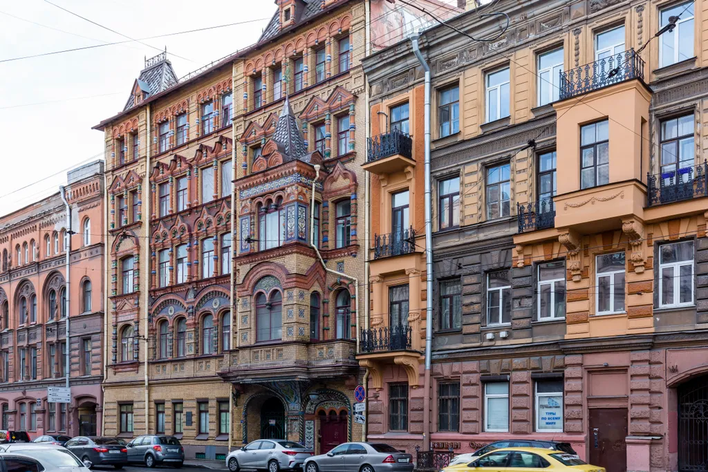Сказочный дом-пряник в самом центре Петербурга