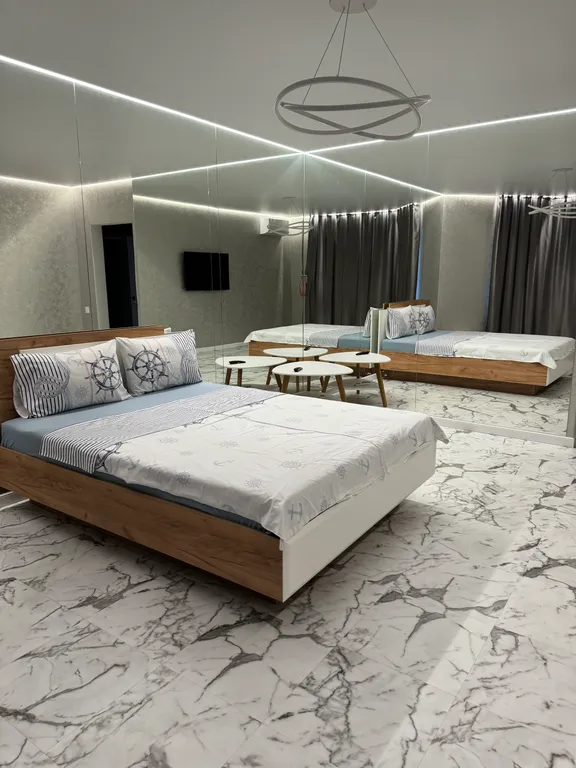 Зеркальные апартаменты