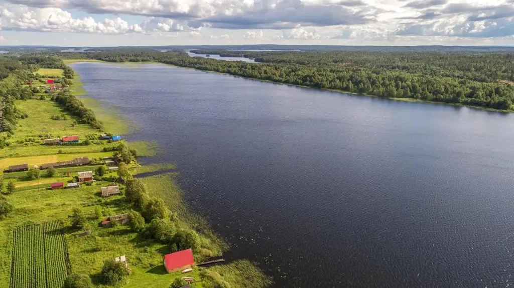 Дом на берегу озера