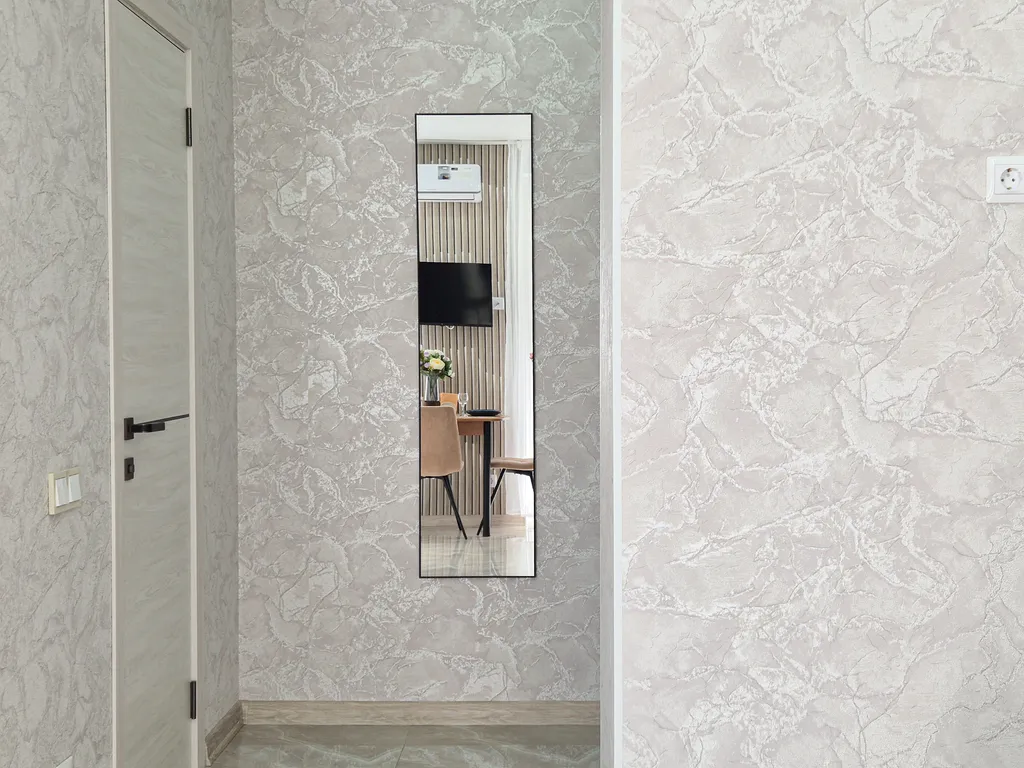 Просторная студия с балконом