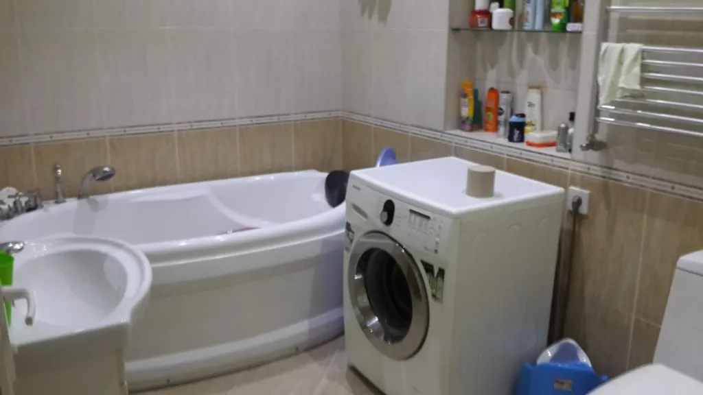 Квартира 3-комнатная Квартира — Батуми