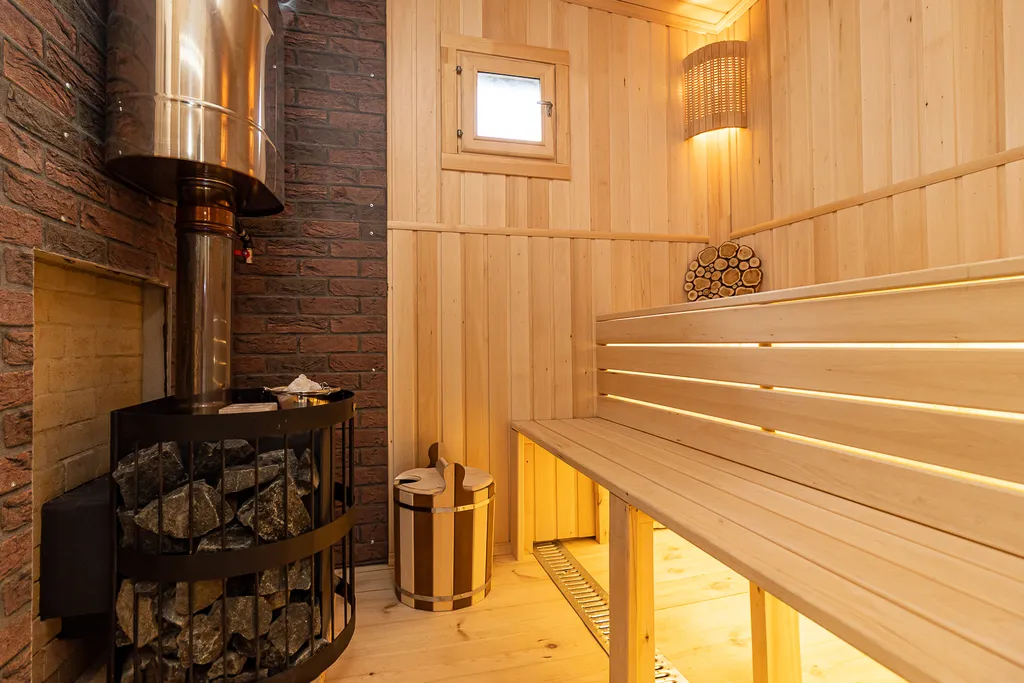 Дом с беседкой, чаном и баней