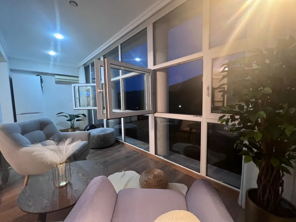 Стильная двухкомнатная квартира с видом на Машук