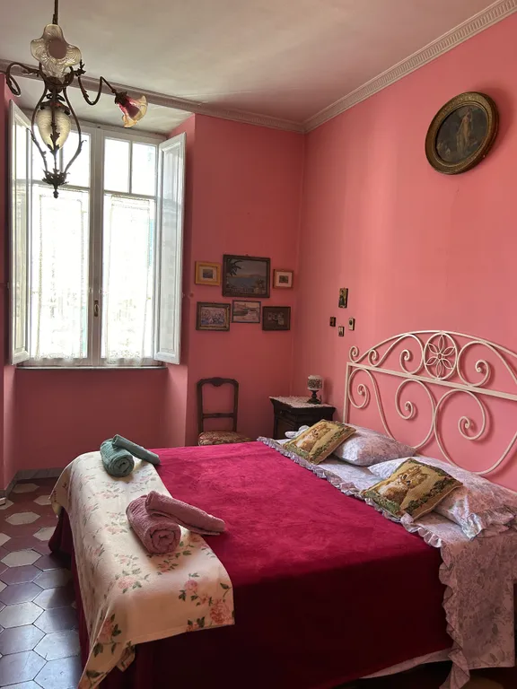 Большая комната в старинном итальянском стиле