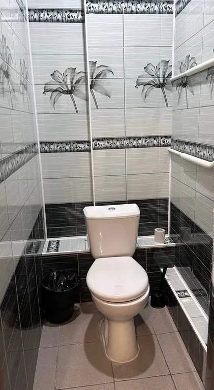 Двухместный номер эконом класса без окна с общей ванной комнатой