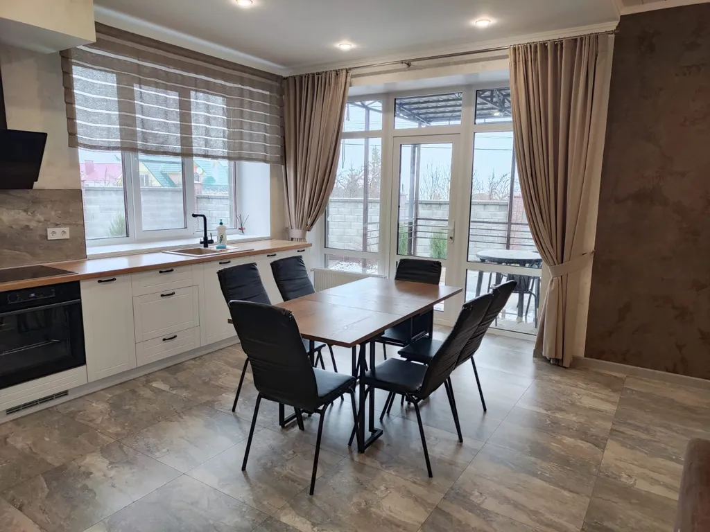 Новый дом с дизайнерским ремонтом