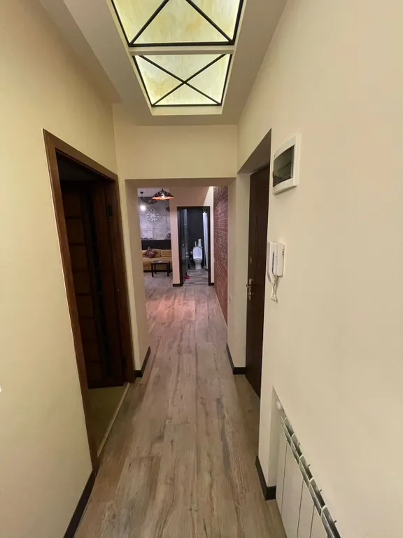 Просторная, светлая квартира с двумя спальнями, малый центр