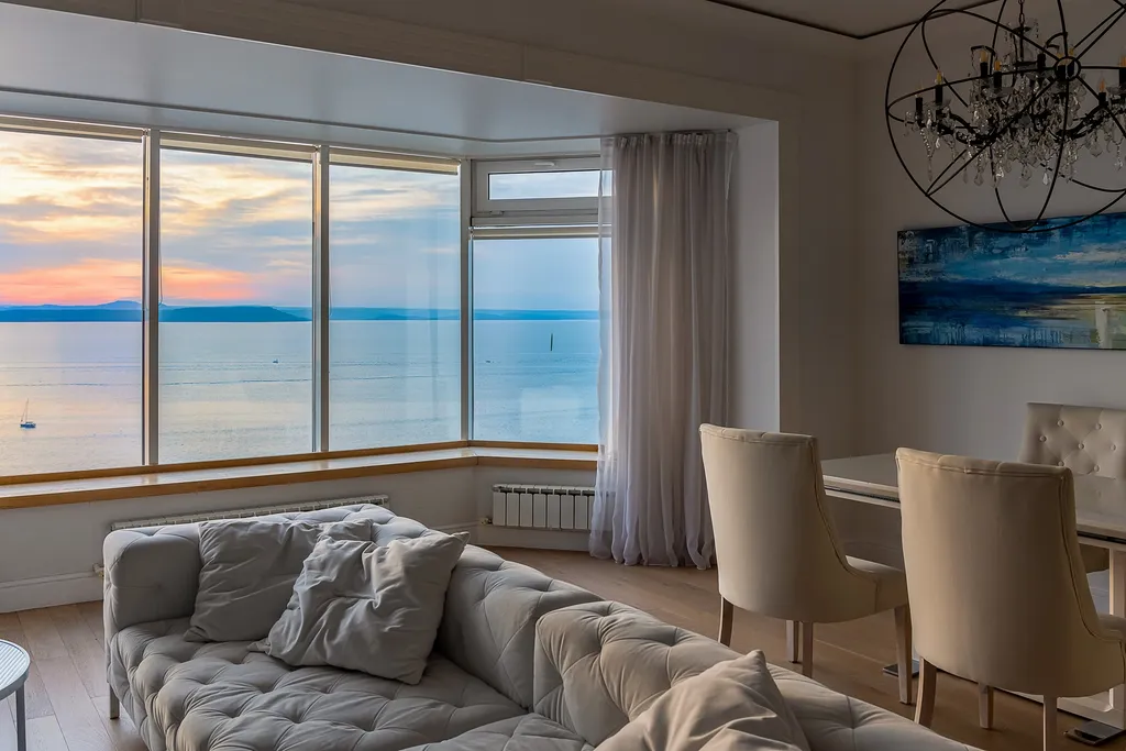 Семейная квартира на первой линии на главной набережной города