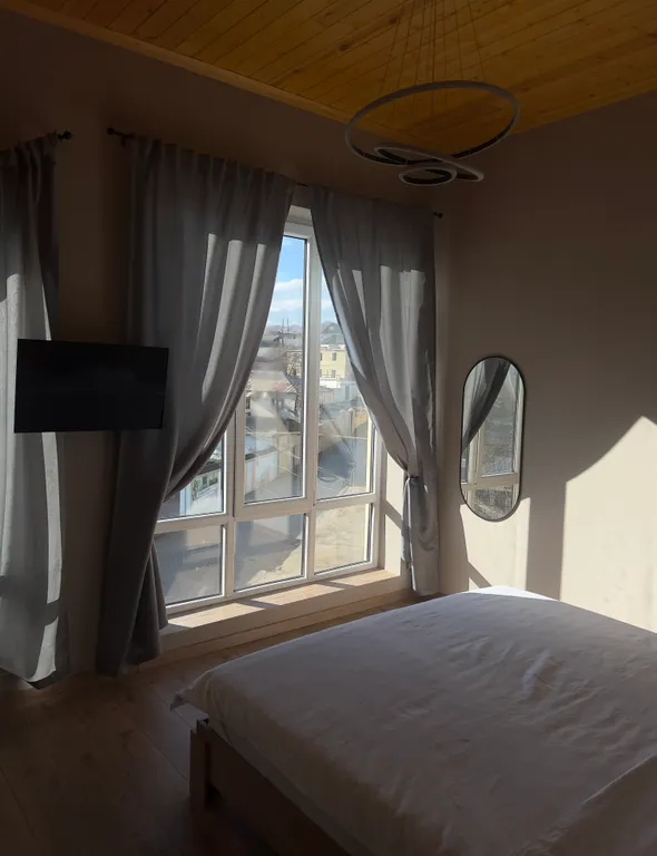 Двухместный улучшенный номер с панорамными окнами и видом на горы