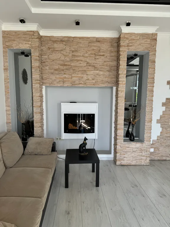 Красивая трёхкомнатная квартира в центре с видом на площадь