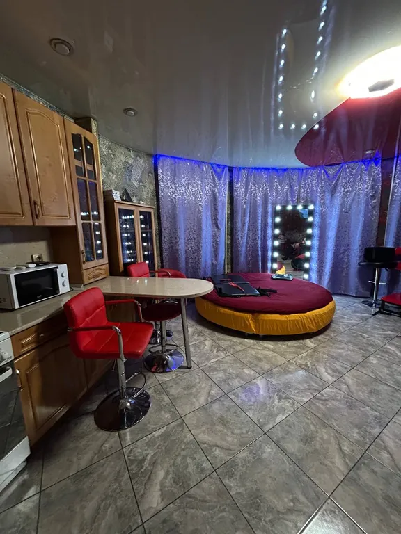 Студия любви в стиле 50 оттенков красного