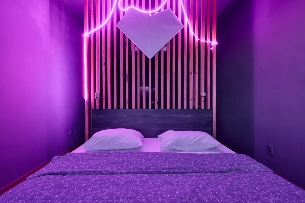 9-местные апартаменты с РSP4/3 c игpами, неонoвой подcветкой