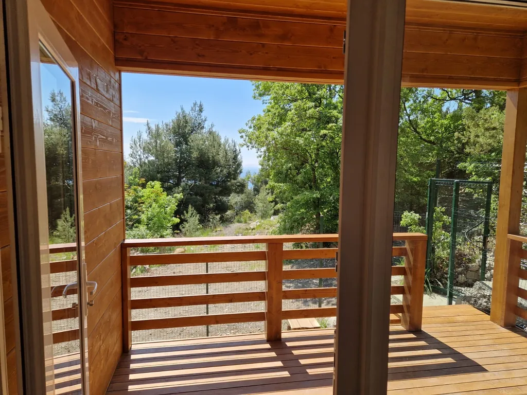 Домик в тихом месте у моря