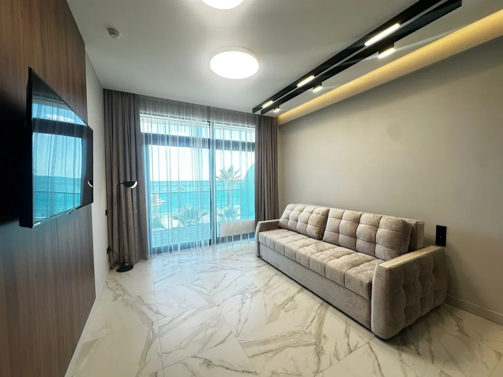 Просторный апартамент с видом на море