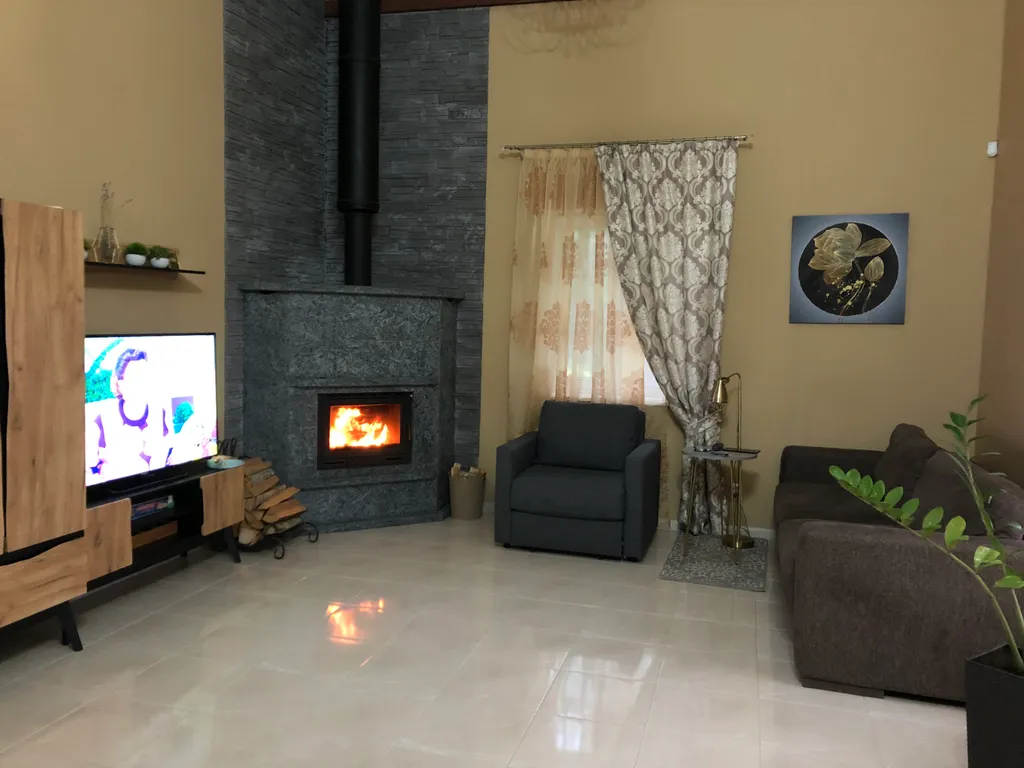 Коттедж Уютный дом с камином и сауной у озера — Ларионово