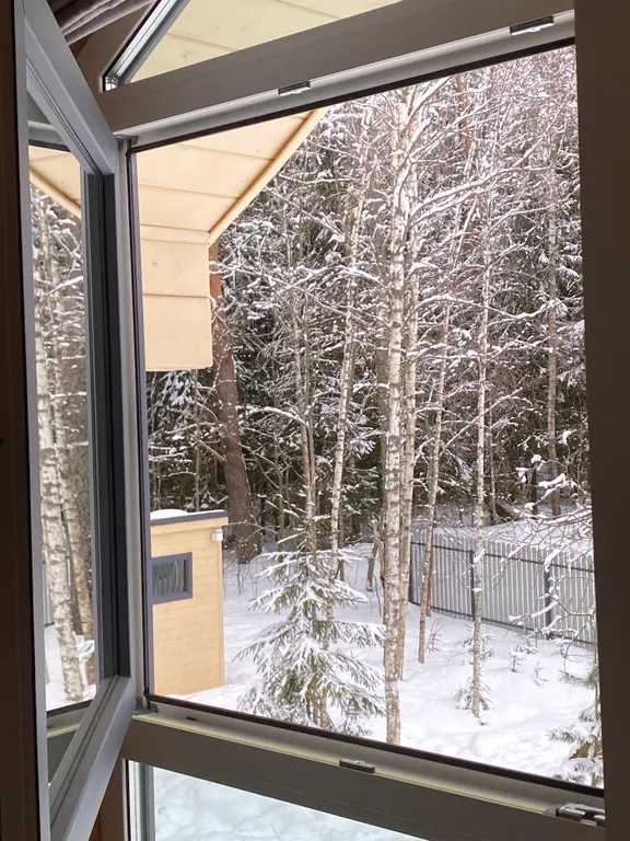 Дом из бруса в лесу с баней и чаном