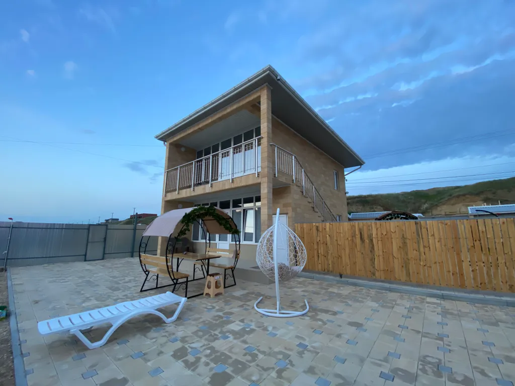 Уютный дом на берегу моря