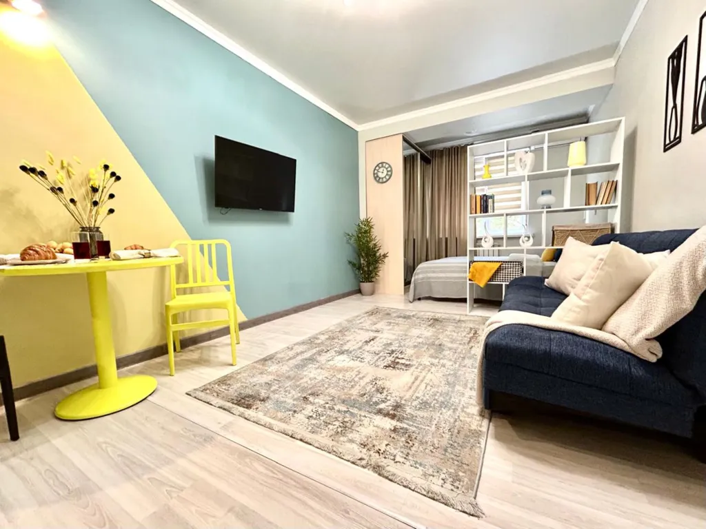 Яркая студия Молодежка в центре города