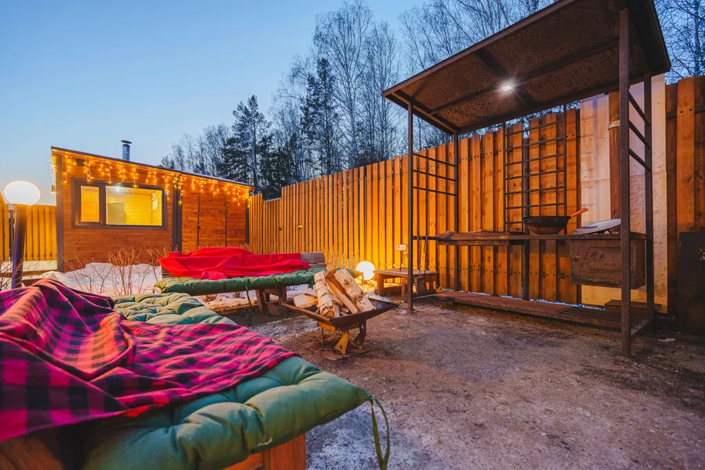 Дом с баней с выходом в лес