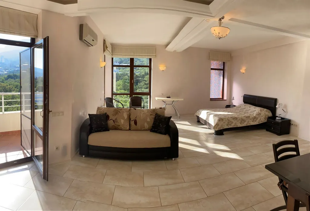 Квартира-студия с видом на море, парк Чаир и гору Ай-Петри — аренда посуточно в Гаспра