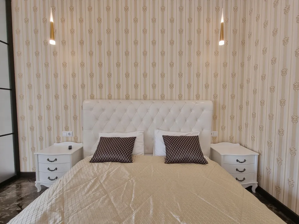 Aпаpтaмeнт c баcсейном и теpрaсой нa набеpeжной