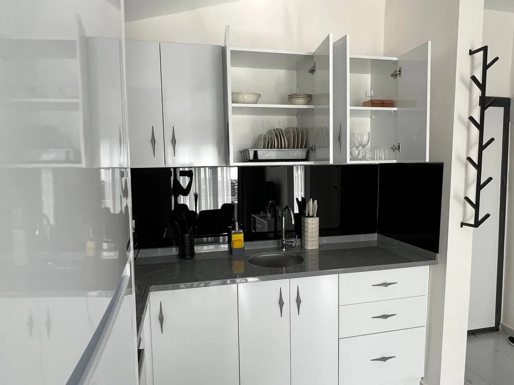 Стильные, комфортные апартаменты с видом на море Sky