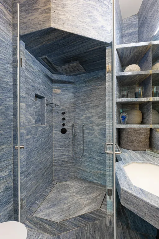 Апартаменты Аэрос с террасой и видом на море