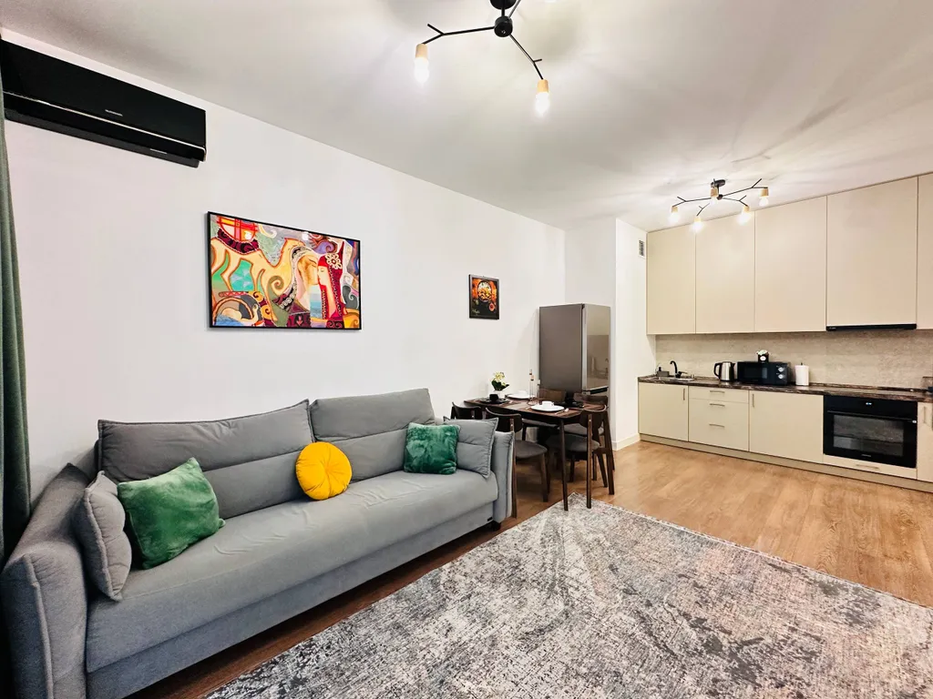 3-комнатные апартаменты для 6 чел в центре рядом с ТРЦ Мега