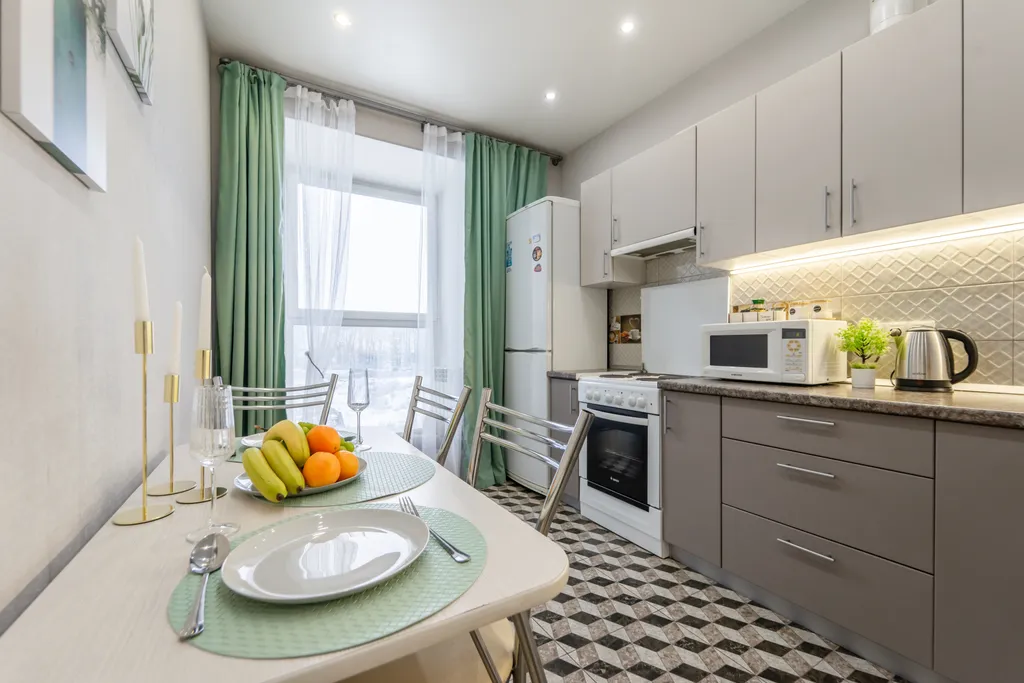 Панорамные окна в пол с потрясающим видом на закат