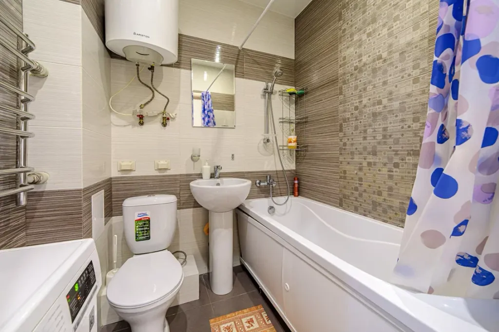 Тихий двор в центре города, своя парковка