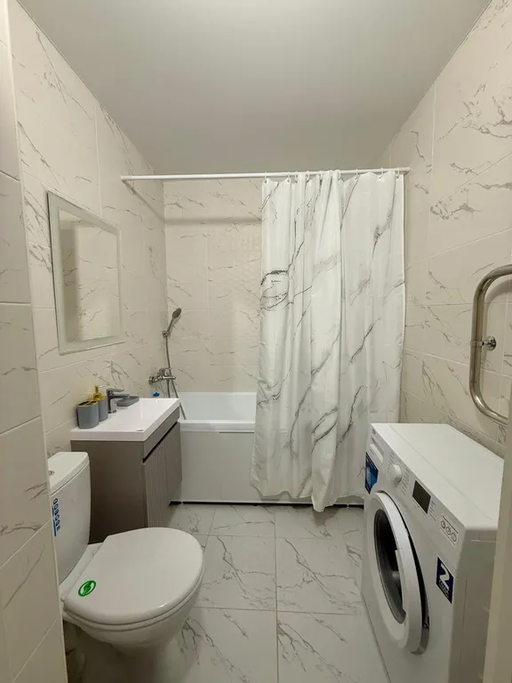 Современная квартира с большой кухней-гостиной