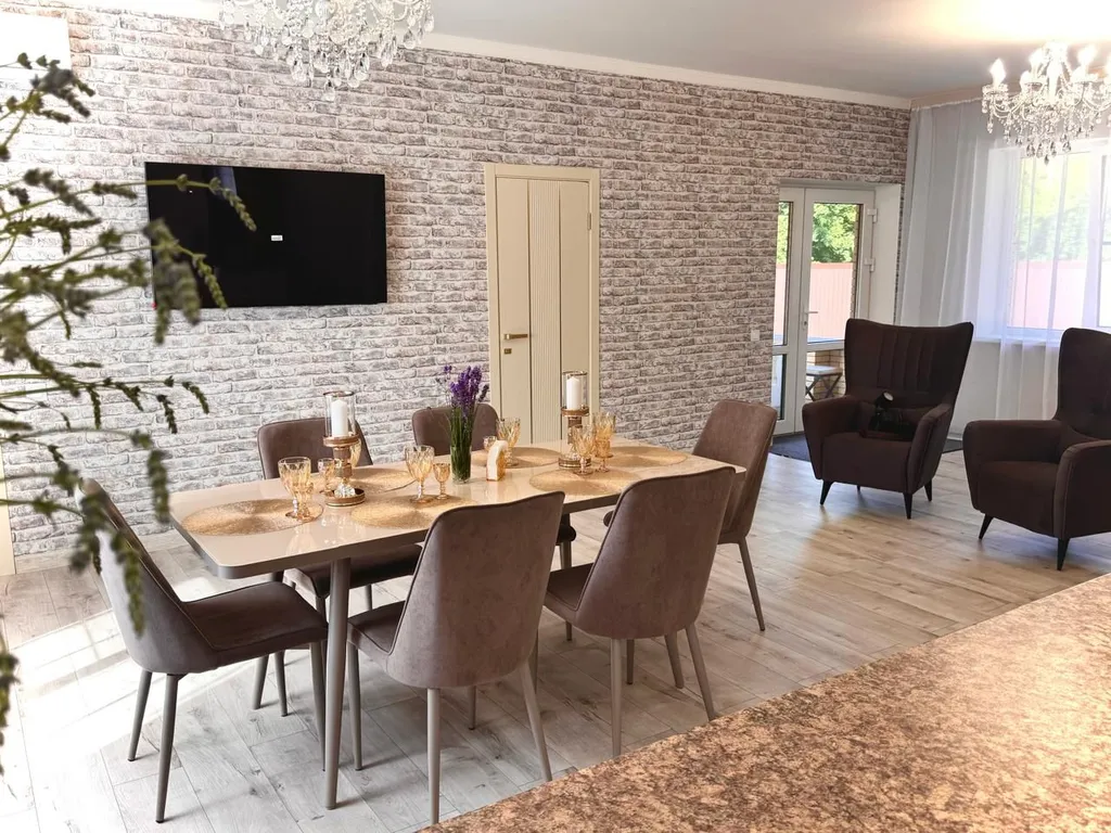 Коттедж Дом с большим бассейном в окружении леса, гор и реки — Горячий Ключ