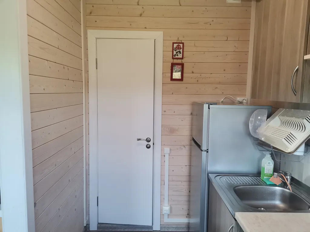 Дом с садом между лесом и рекой