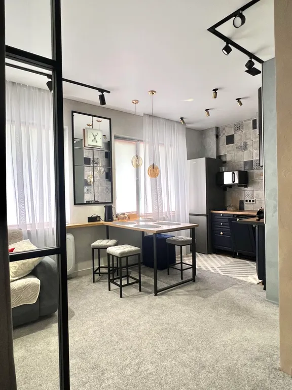 Скромный лофт с нотками поп-арта недалеко от центра