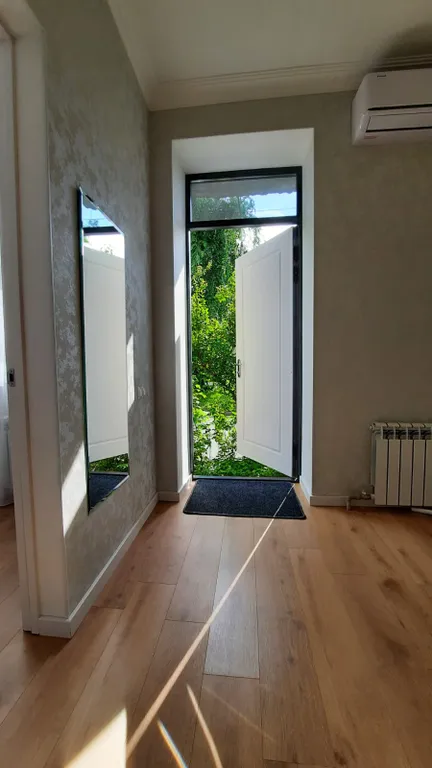 Квартира с отдельным входом на набережной