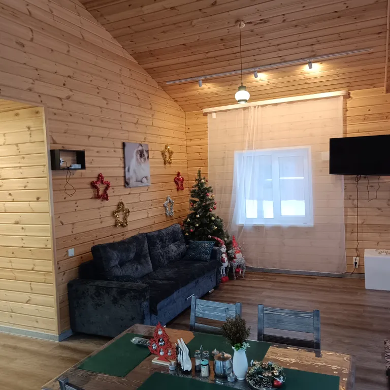 Дом на песчаном берегу озера