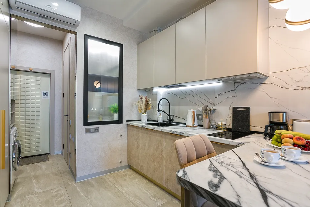 Дизайнерская студия с террасой с видом на море и свой пляж