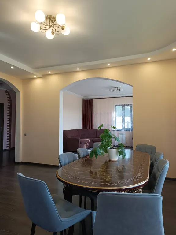 Дом у пруда