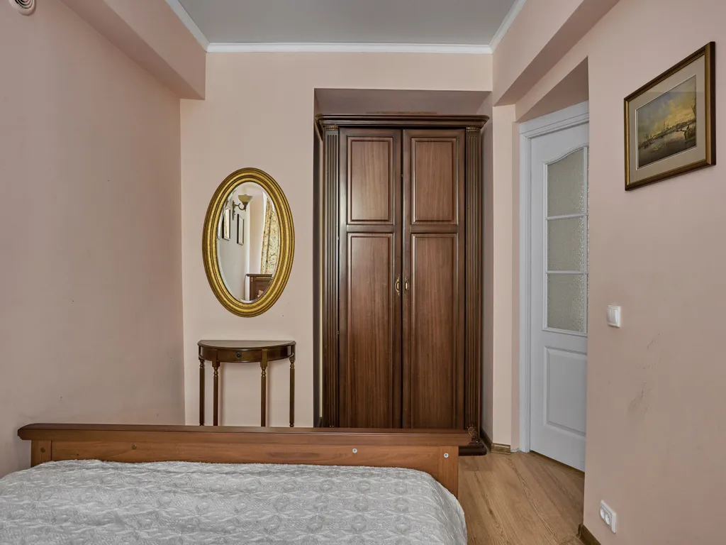 Апартаменты Кареты и Лошади с тремя спальнями рядом с Эрмитажем