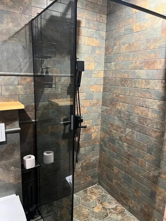 Премиальный гостевой дом в светлых тонах с видом на горы