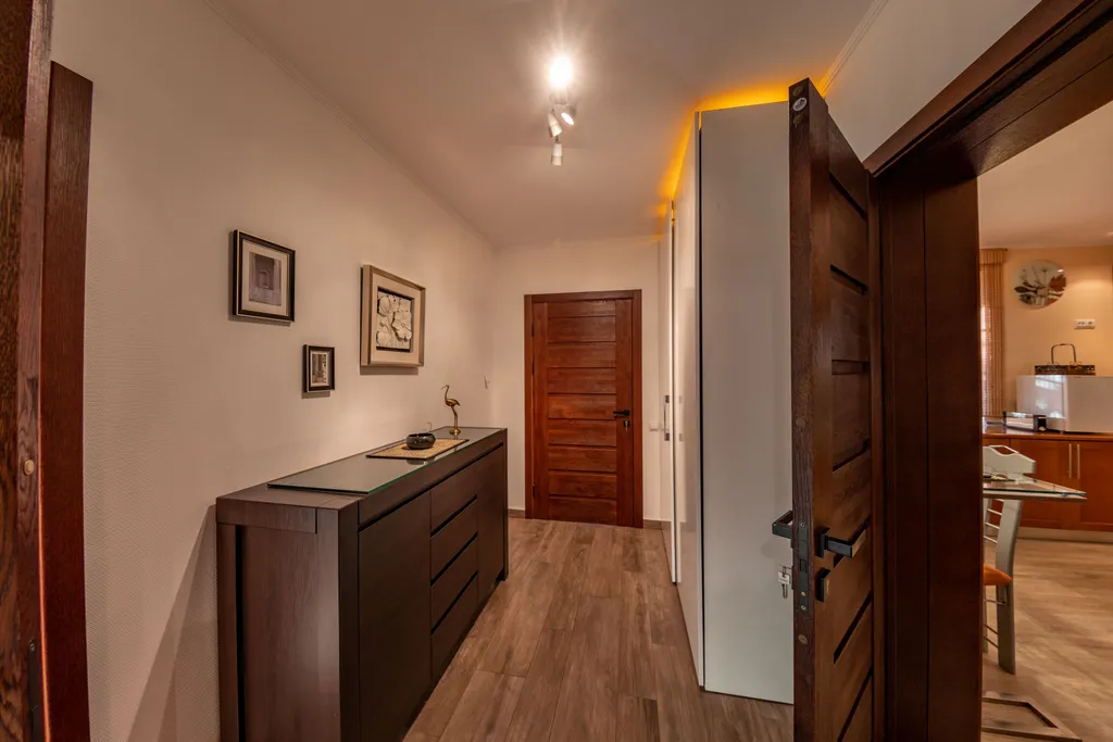 Вилла дзен с ванной спа и террасой с видом на сад