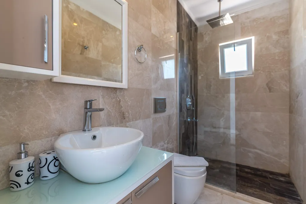 Вилла 466 с крытым бассейном с подогревом