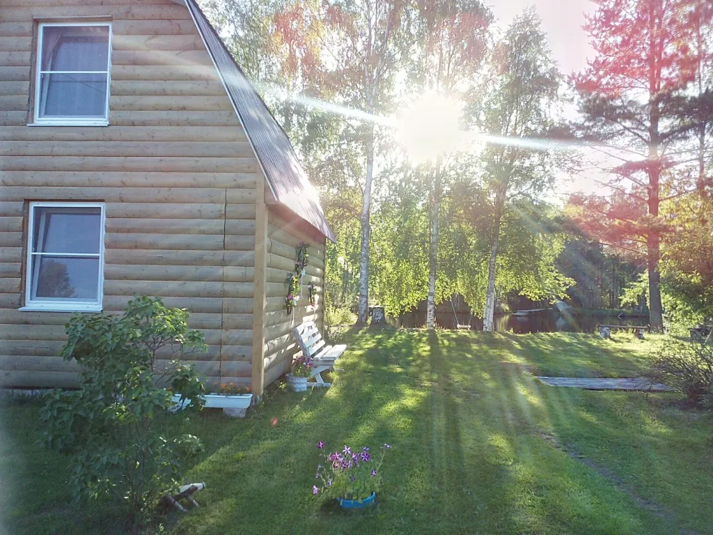 Дом на берегу реки в живописном месте, рядом озеро Сямозеро