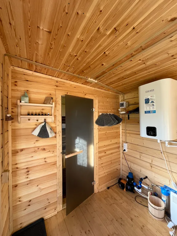 Дом в прибрежном парке